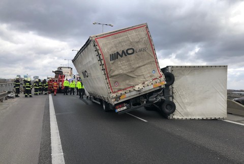 Nehoda, Prístavný most