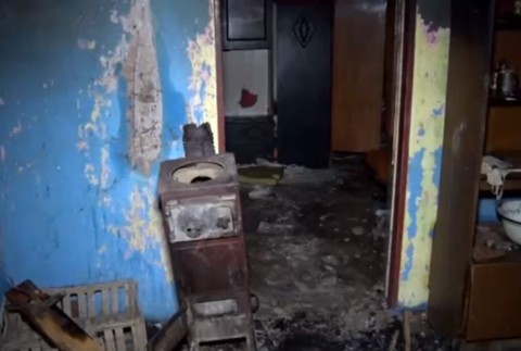 Domom sa šíril hustý a štipľavý dym. Ničivý požiar pripravil rodinu so šiestimi deťmi o strechu nad hlavou