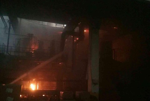  Halu v Lomnici zasiahol požiar, hasiči s ohňom bojujú už hodiny