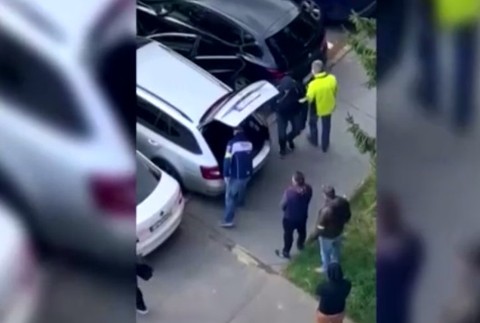 Policajti zatýkali policajtov. 