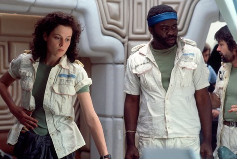 Yaphet Kotto a Sigourney Weaver vo v'filme Votrelec