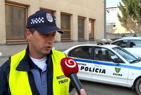 [multi] Kuriózny prípad zo Žiliny. Najprv si vyskúšal dámsku spodnú bielizeň, potom mu našli drogy 602