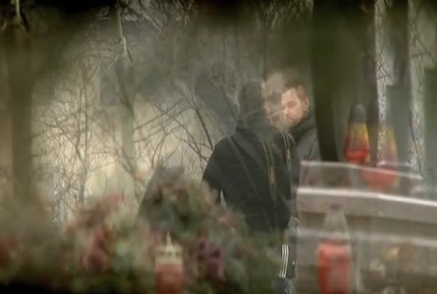 Petr Kramný si podľa svedkyne odfotil mŕtvu ženu a dcéru