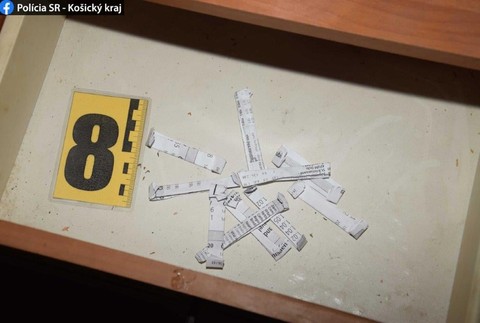 Polícia obvinila troch dílerov, ktorí predávali nebezpečnú drogu herba za dve eurá 