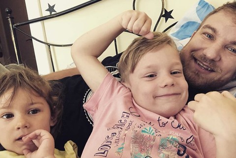 Lukáš Adamec s deťmi