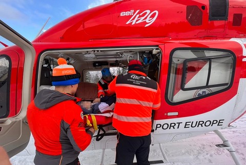 Vážny úraz mladého lyžiara na Pasekách