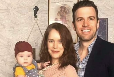 Marnie Schulenurg s manželom a dcérkou