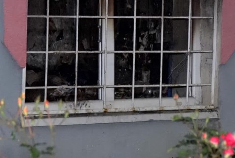 Smrad a chodby plné dymu. Požiar v bytovke si vyžiadal život 48-ročného muža