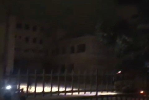 Dvojica mladíkov uviazla v niekoľko metrovej výške. Za ich dobrodružstvo dostali trest