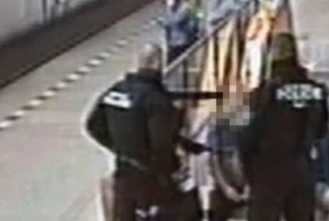 Zásah pre chýbajúce rúško v metre.