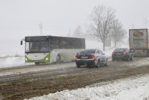 počasie Slovensko zima sneh auto cesta Xaver 3