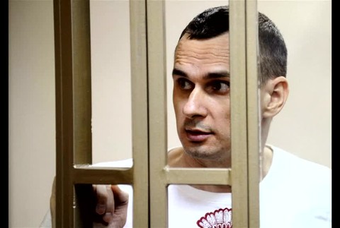 [multi] Ukrajina a Rusko si vymieňajú väzňov, vrátane zajatých námorníkov a filmára Sencova 1360