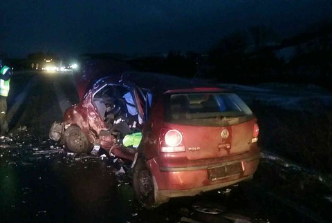 Tragická nehoda áut na Štedrý deň. Zraneniam podľahla jedna osoba