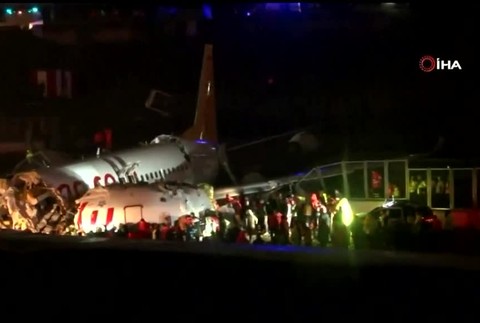 [multi] Lietadlo havaária Istanbul 262