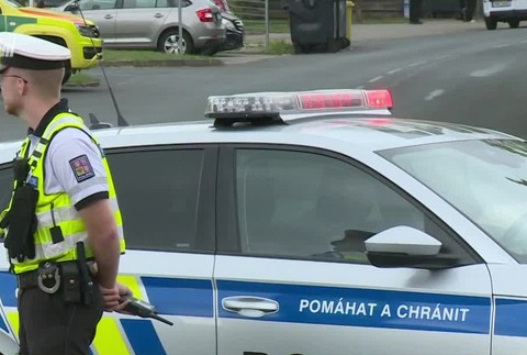 [multi] EVAKUOVALI GYMNÁZIUM 1423 (cropped)