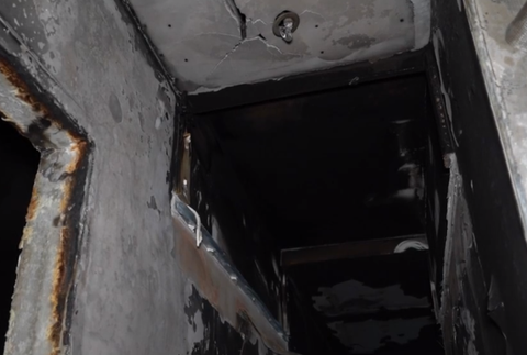 Hrozivý požiar v Košiciach: Rodinám ostali vydymené a zatopené byty 