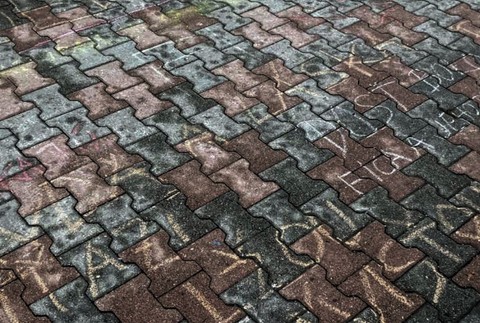 Premiéra Roberta Fica v Poprade čakali kriedové nápisy