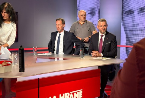 30d456fd-84d8-4b3e-8a57-84680847f34a