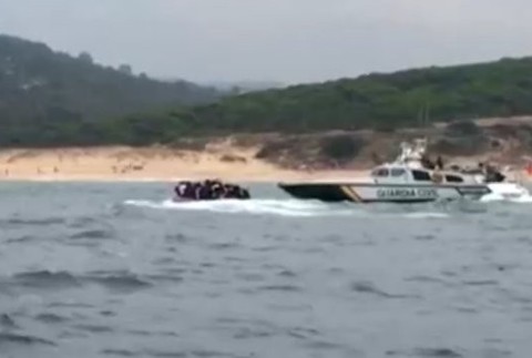 Migranti na pláži Španielsko