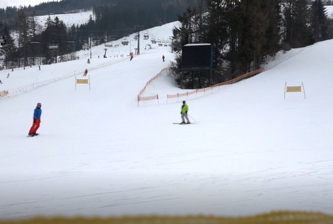 Lyžiarsky výcvik so spolužiakmi už nedokončil. Zo svahu ho s vážnymi zraneniami previezol vrtuľník