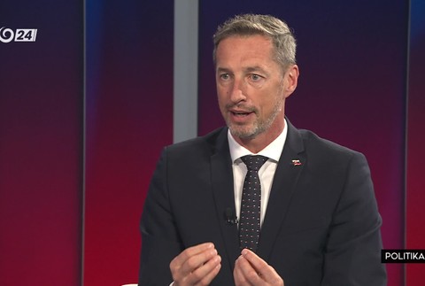 [multi] MajerskyUStava120426 1732