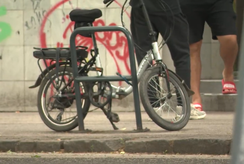 Tínedžer napadol mladíka nožom 