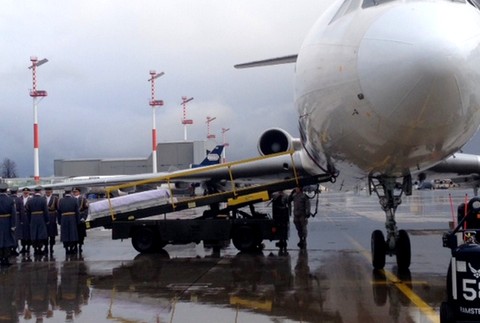 slovenski vojaci rakvy Ramstein Nemecko2