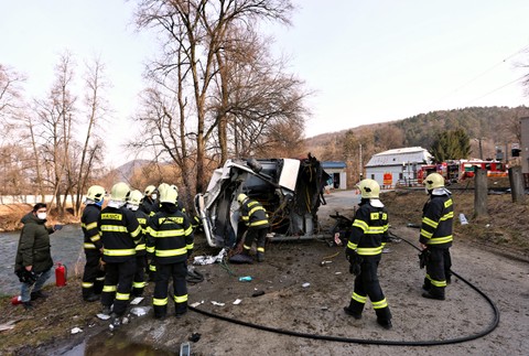 V Banskej Bystrici sa vlak zrazil s autobusom.
