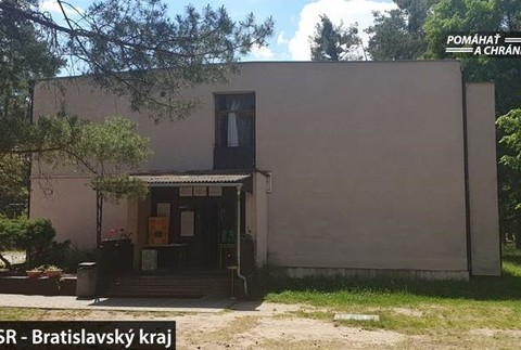 Mladík si chcel z karantény odbehnúť po alkohol.