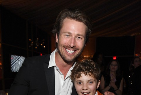 Glen Powell a Roman Griffin Davis