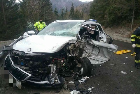 Dopravná nehoda ochromila hlavný ťah na Donovaly