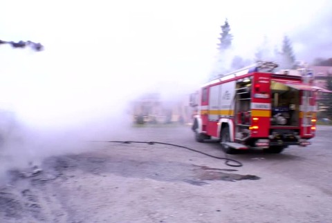 Požiar auta s deťmi3841