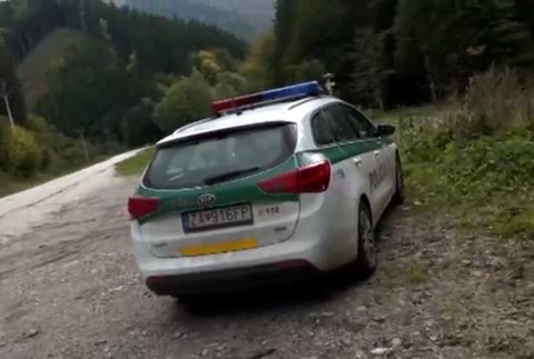 Vo Vrátnej zasahoval vrtuľník. Na pilčíka pri práci padol kmeň