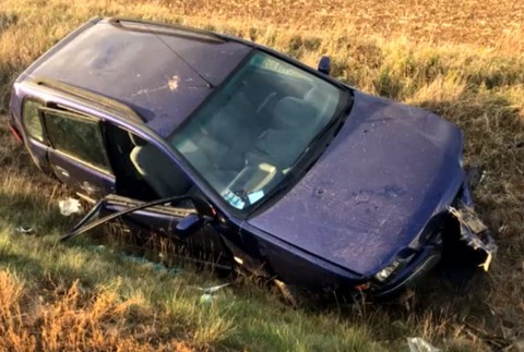 Žena skončila s autom v priekope