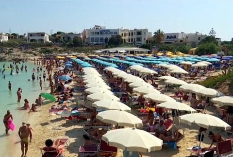 Platiť v eurách alebo lokálnej mene? Neprerobte na dovolenke na poplatkoch a konverzných kurzoch