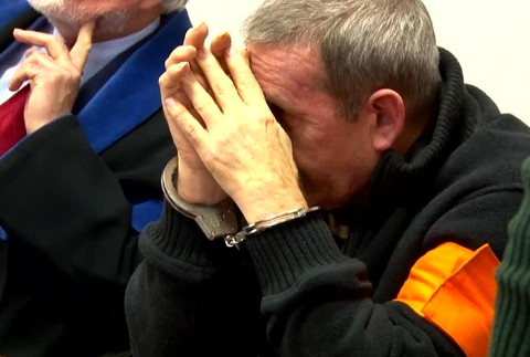 Okrem surových bitiek ju polieval benzínom. Súd bol k mužovi zhovievavý