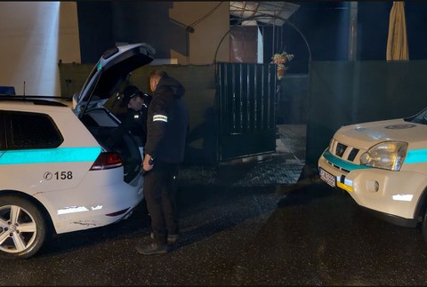 Muža najskôr vyhodili z vlaku, potom sa vlámal do reštaurácie 2