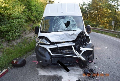 Nehoda motorky s dodávkou za Radošinou 