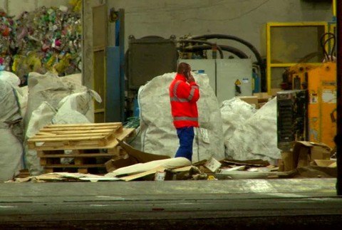 Otrasný nález v odpadkoch. Smetiarske auto priviezlo mŕtvolu muža