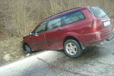 Pre hromadnú zrážku uzavreli cestu. V aute sedelo aj dieťa