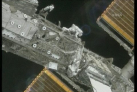 Endeavour -astronauti opravuju vesmirnu stanicu