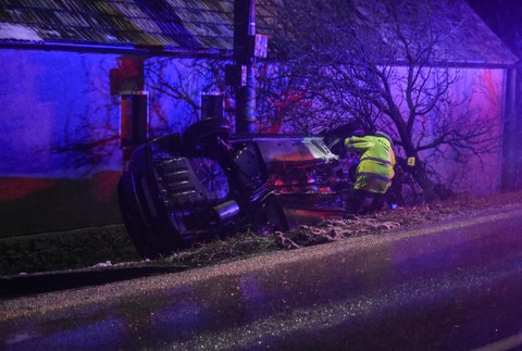 Nehoda policajta v Brezovej pod Bradlom 