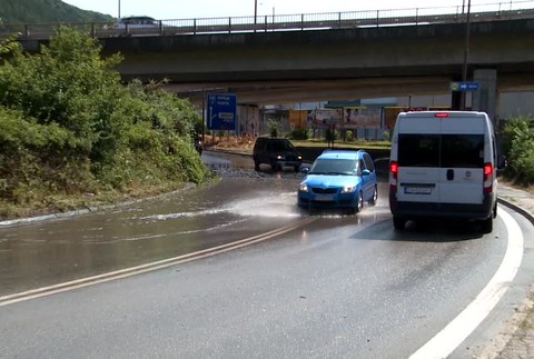 [multi] Búrky na území Slovenska zalarmovali hasičov. Počasie skomplikovalo aj dopravu 3105