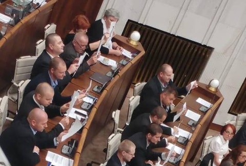 Poslanci v parlamente