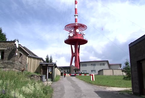 [multi] Smrtelny pad z vysielaca 4181