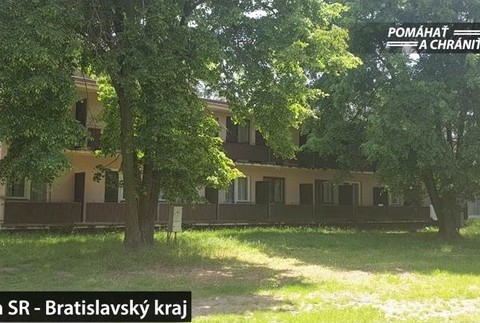 Mladík si chcel z karantény odbehnúť po alkohol.