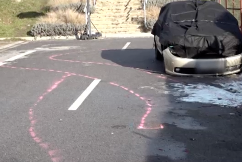 Nebezpečnou  jazdou ohrozoval vodičov a poškodil tri autá