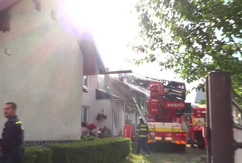 Pod Tatrami opäť horelo. Od horiacej kuchynky sa chytili ďalšie dva domy