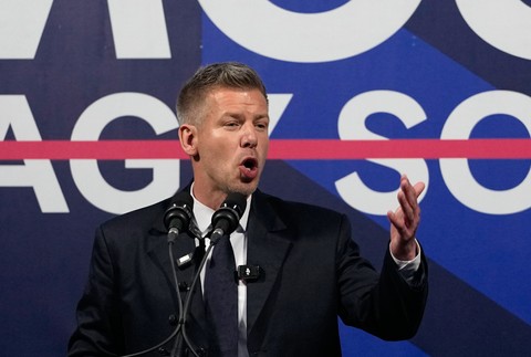 Mítingy Fideszu a TISZA deň pred voľbami v Maďarsku