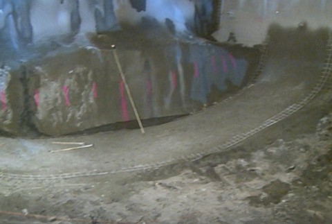 práce v tuneli Višňové, ktorý odstrelili 